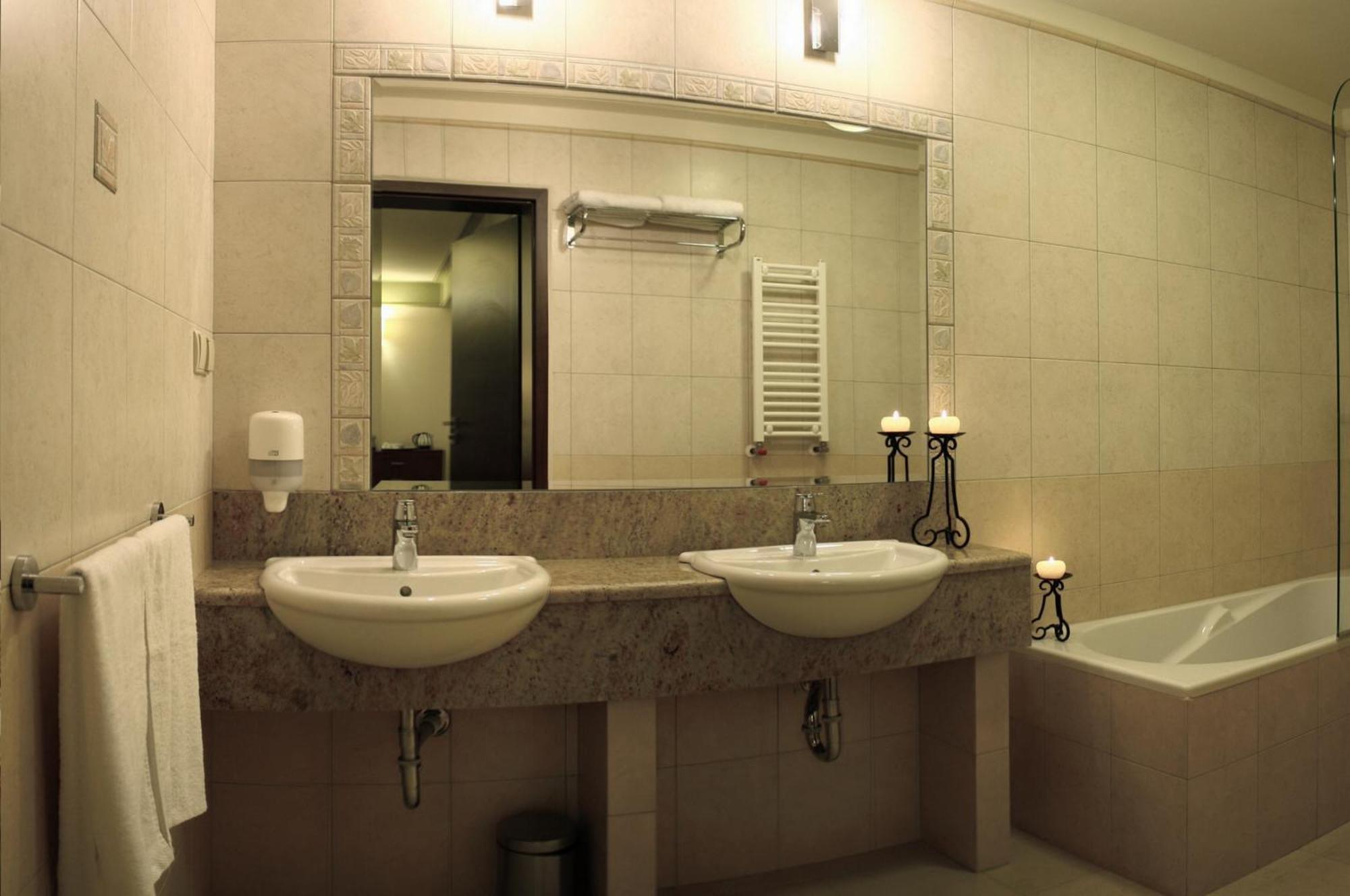 Ahotel Czechowice-Dziedzice Exteriör bild