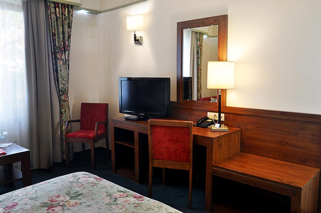 Ahotel Czechowice-Dziedzice Rum bild