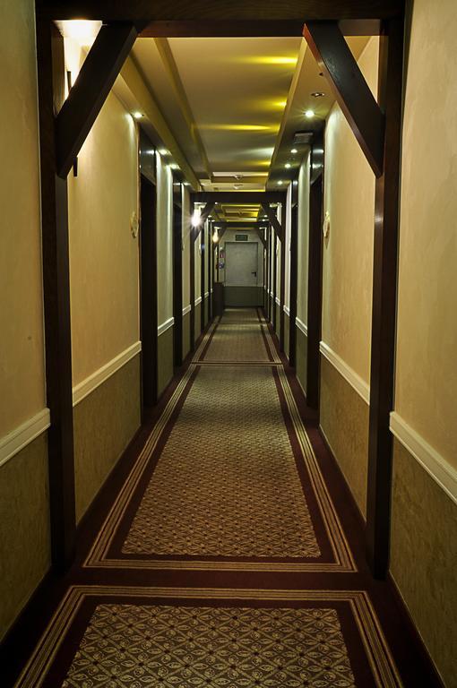Ahotel Czechowice-Dziedzice Exteriör bild